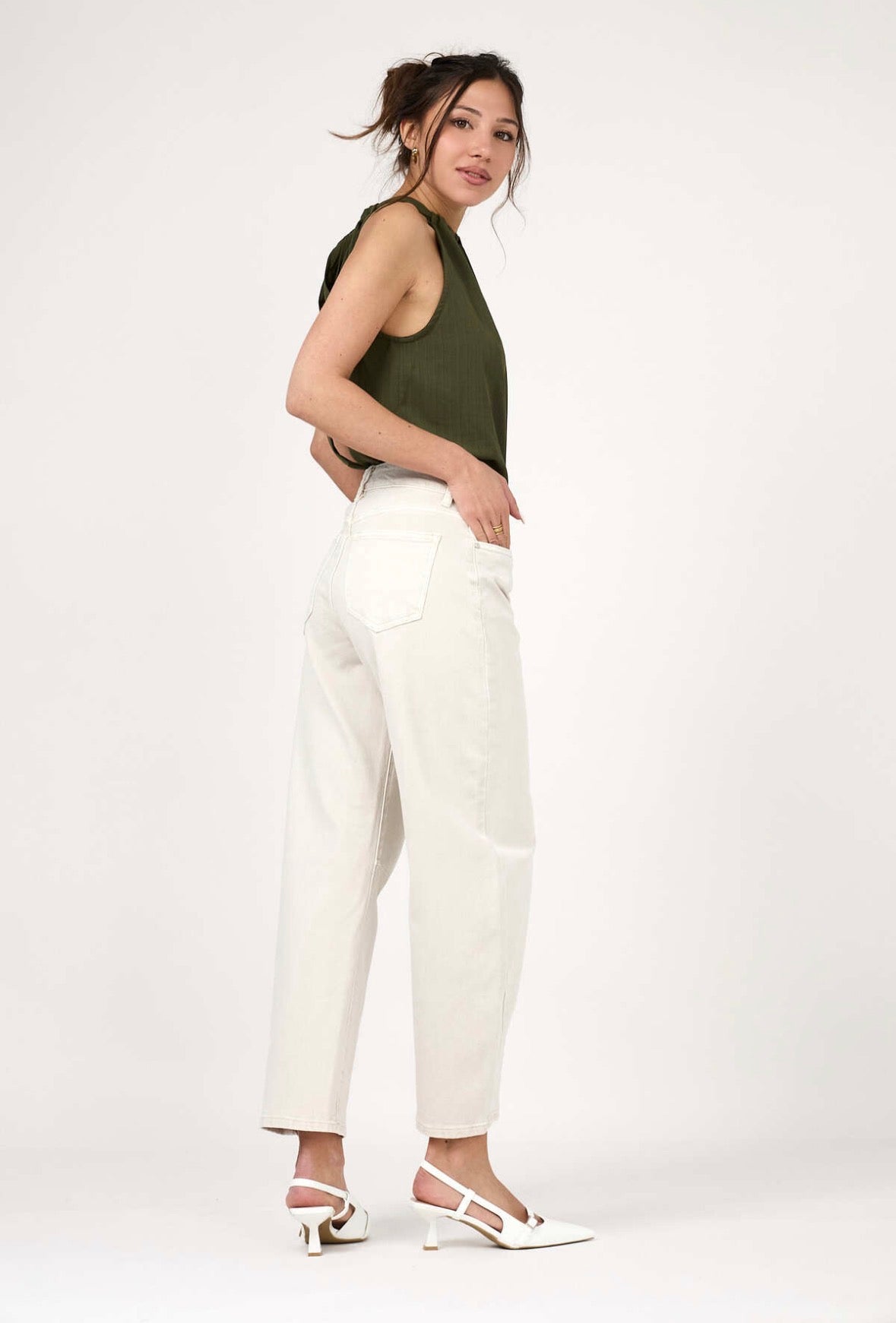 Ana & Lucy Stone Barrel Fit Jeans
