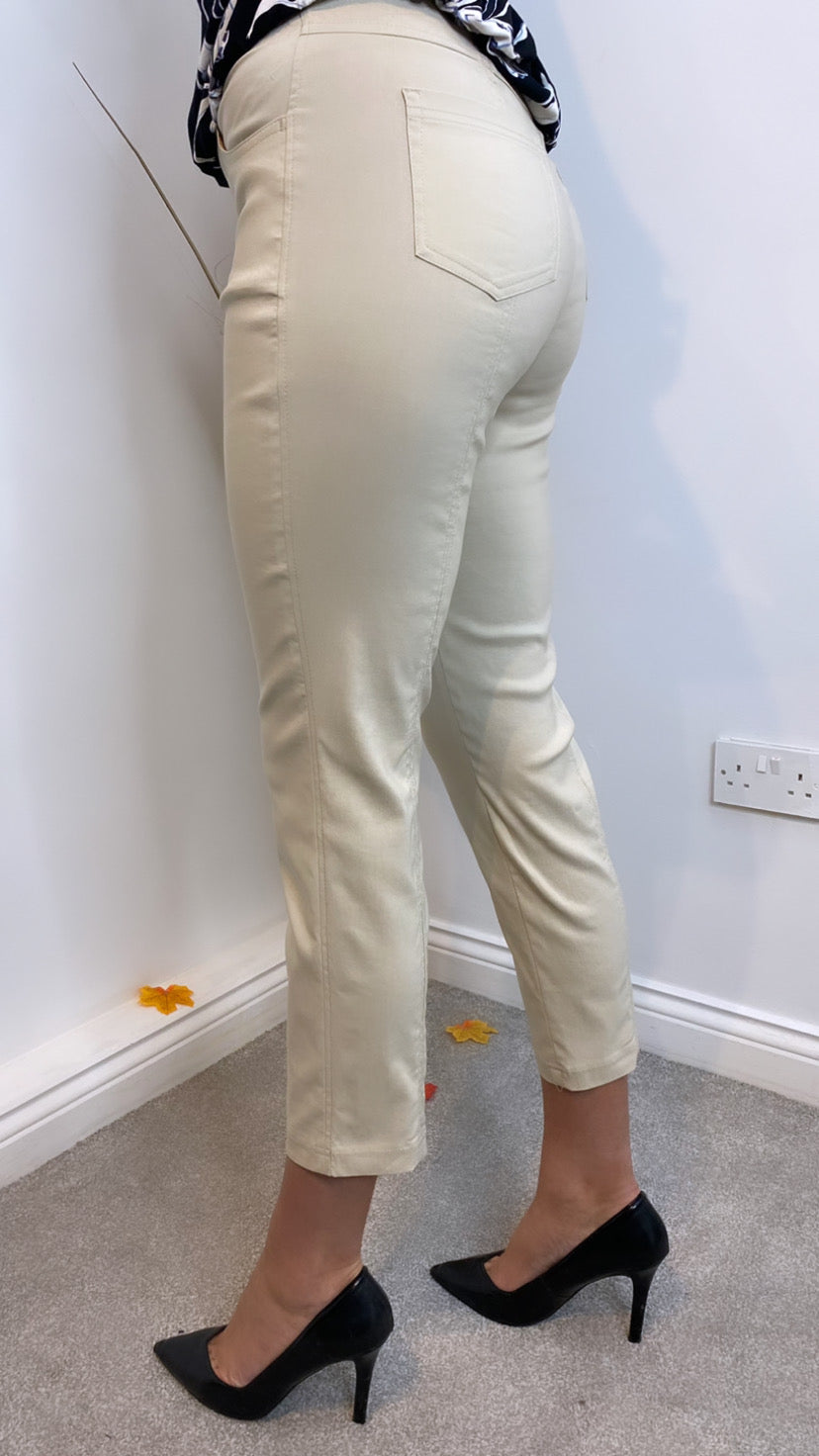 Robell Bella Cream Slim 68cm Length Trousers (No Turn-Up)